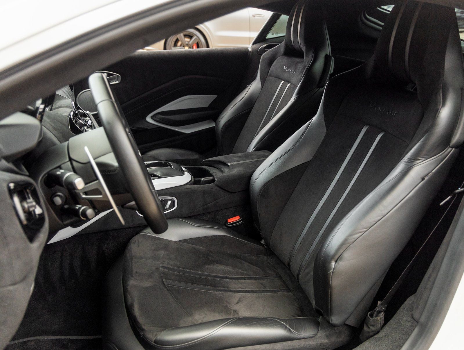 2019 Aston Martin Vantage Base