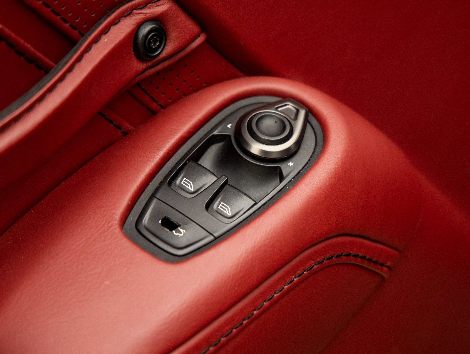 2020 Aston Martin Vantage Base