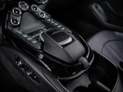 2022 Aston Martin Vantage Base