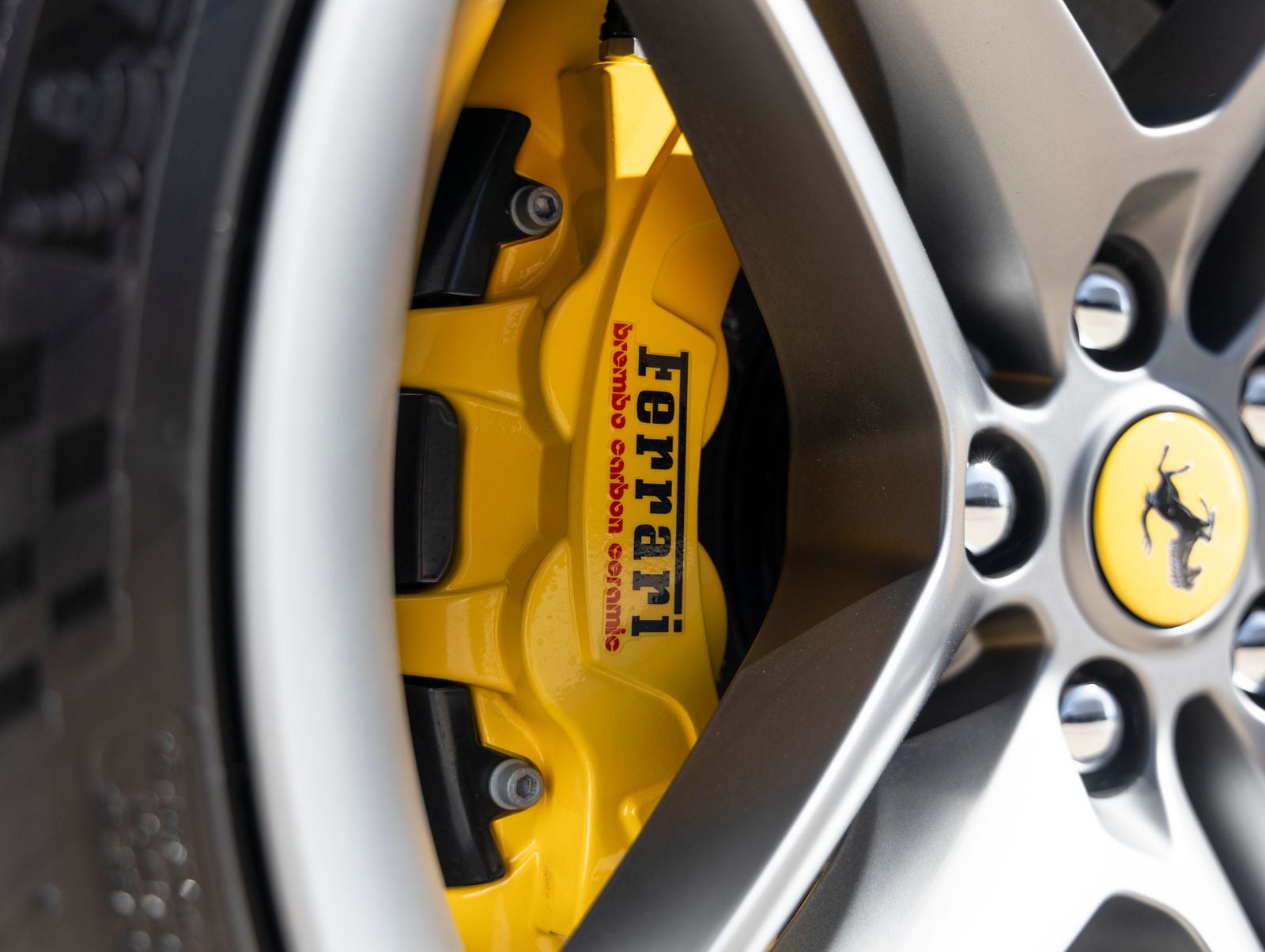 2023 Ferrari SF90 Stradale Base