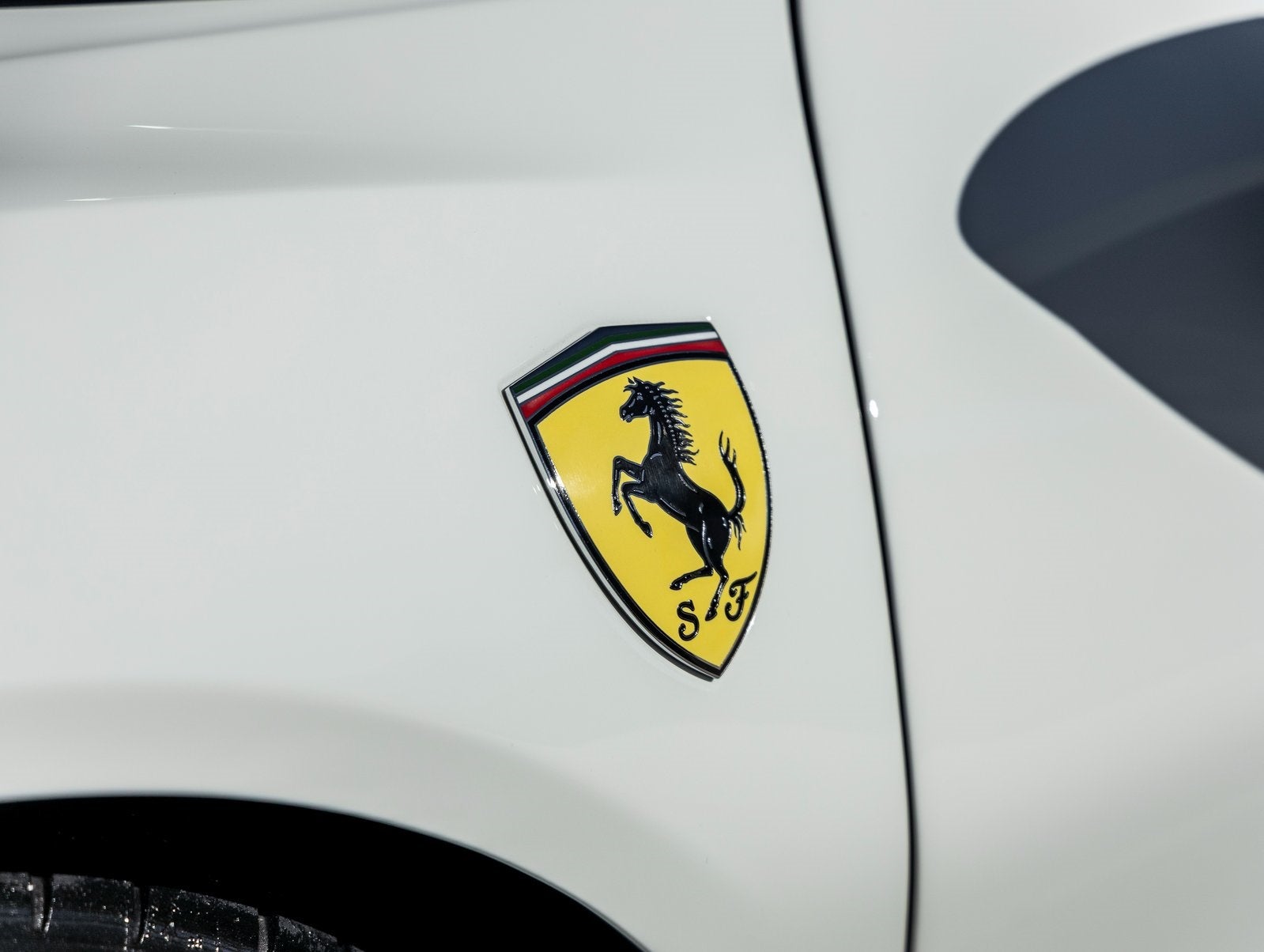 2023 Ferrari SF90 Stradale Base