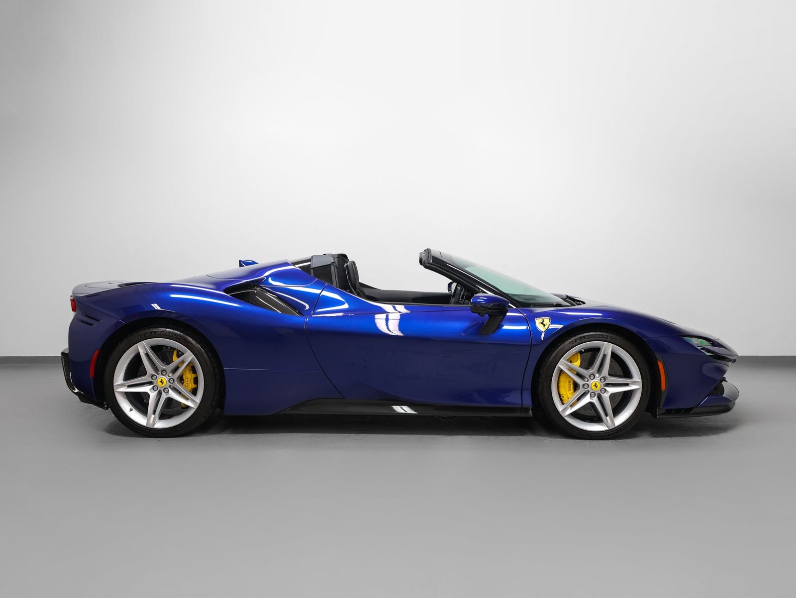 2022 Ferrari SF90 Spider Base