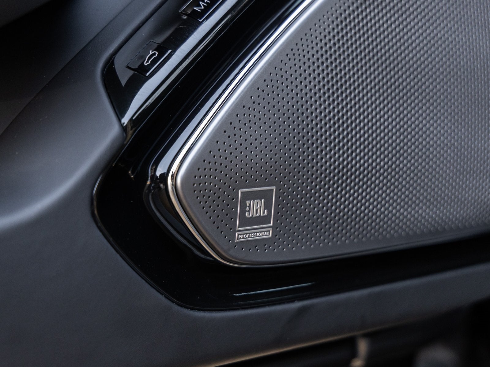 2022 Ferrari Roma Base