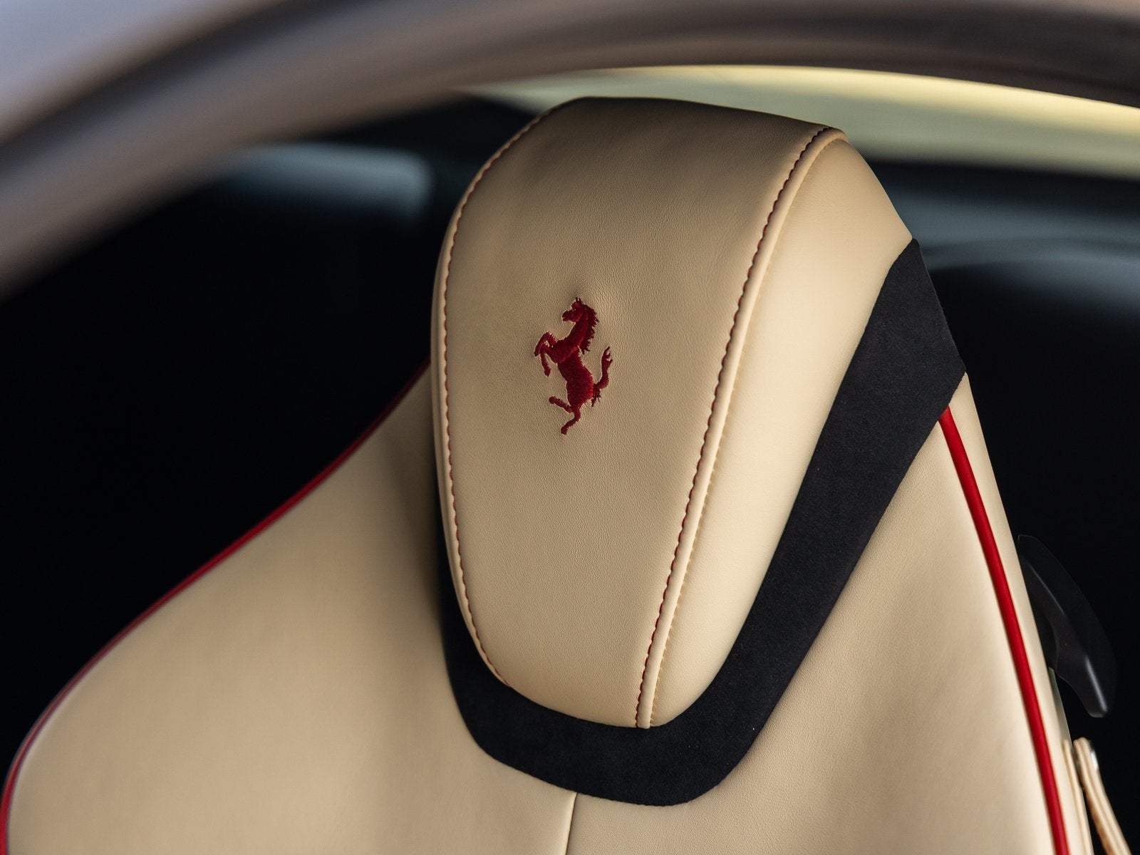 2022 Ferrari Roma Base