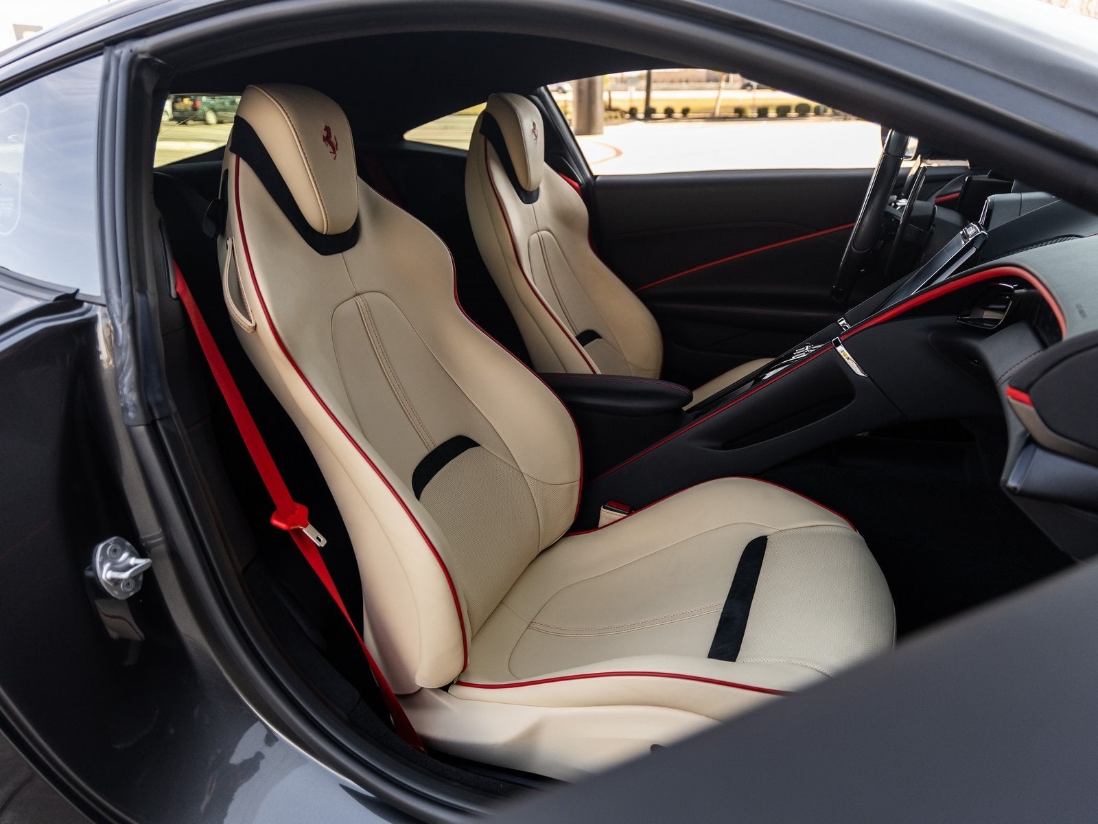 2022 Ferrari Roma Base