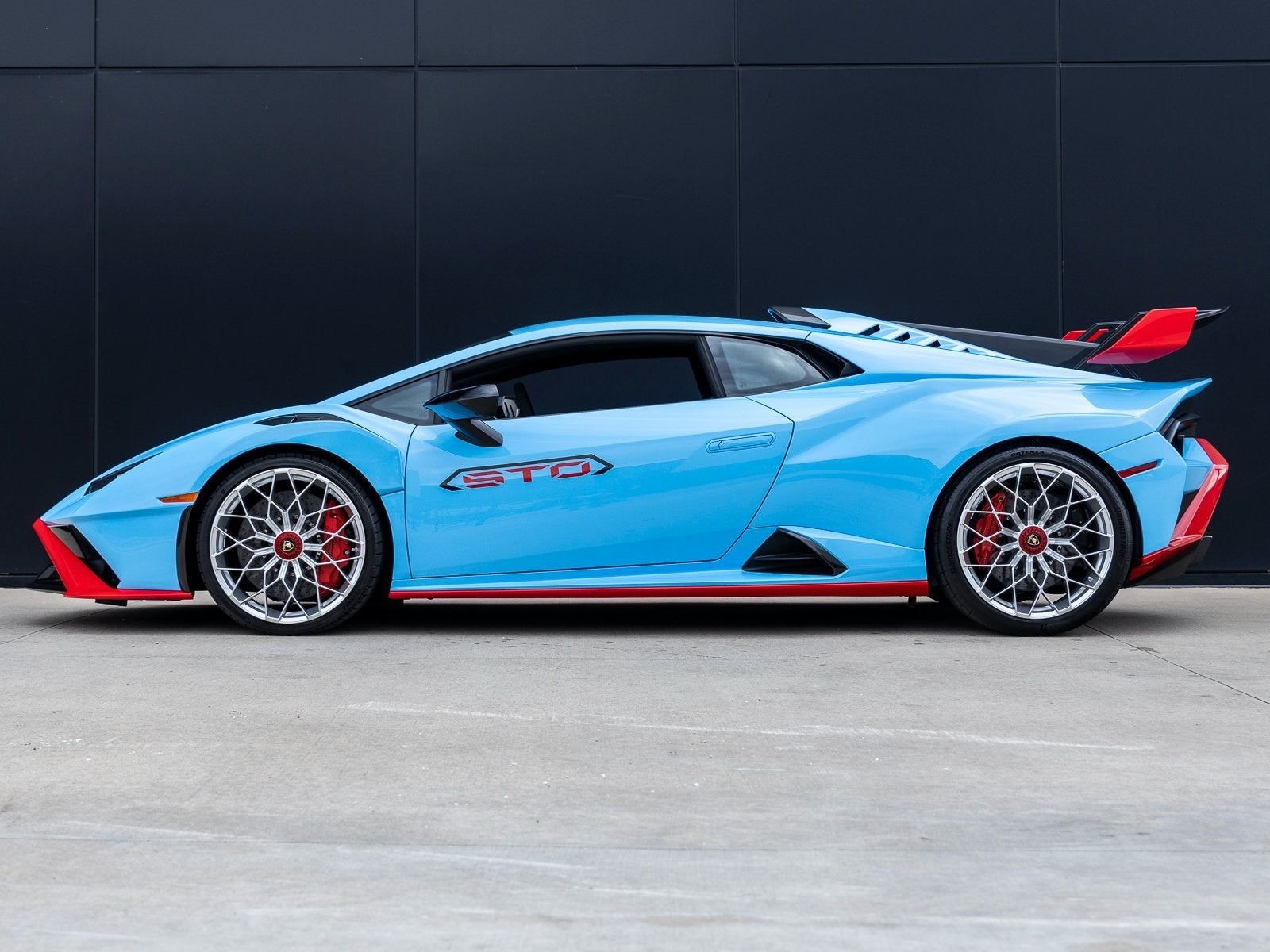 2024 Lamborghini Huracan STO Base