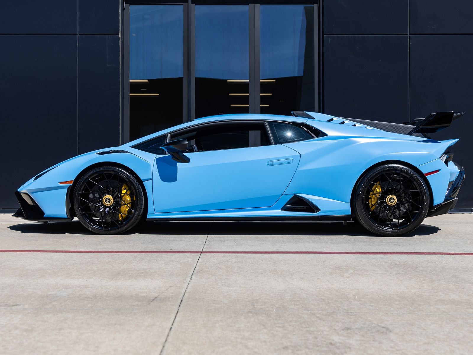 2024 Lamborghini Huracan STO Base