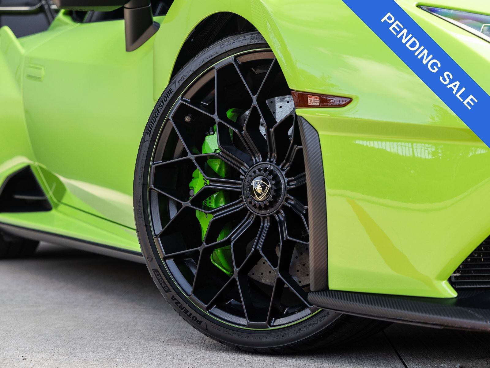 2023 Lamborghini Huracan STO Base