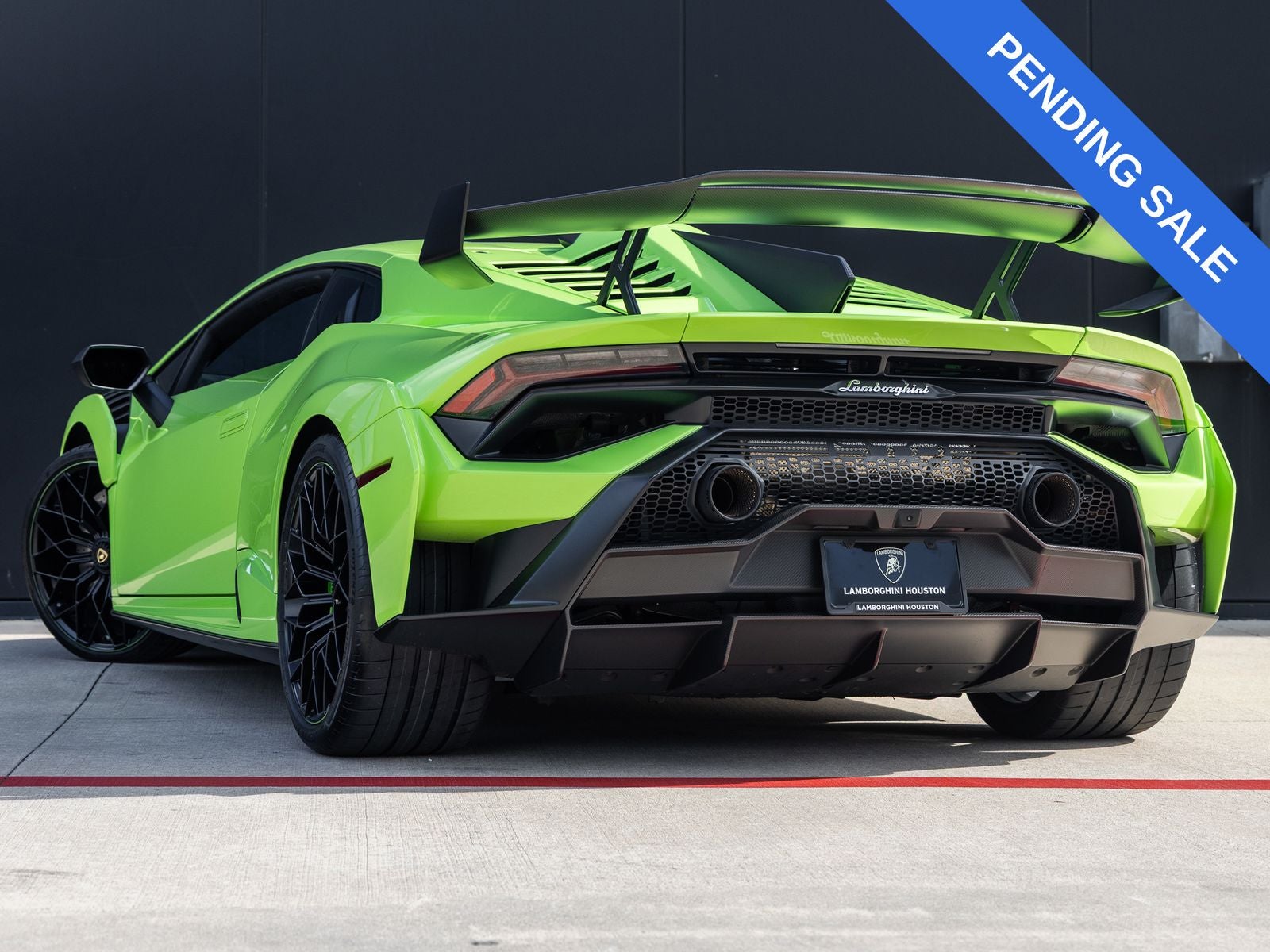 2023 Lamborghini Huracan STO Base