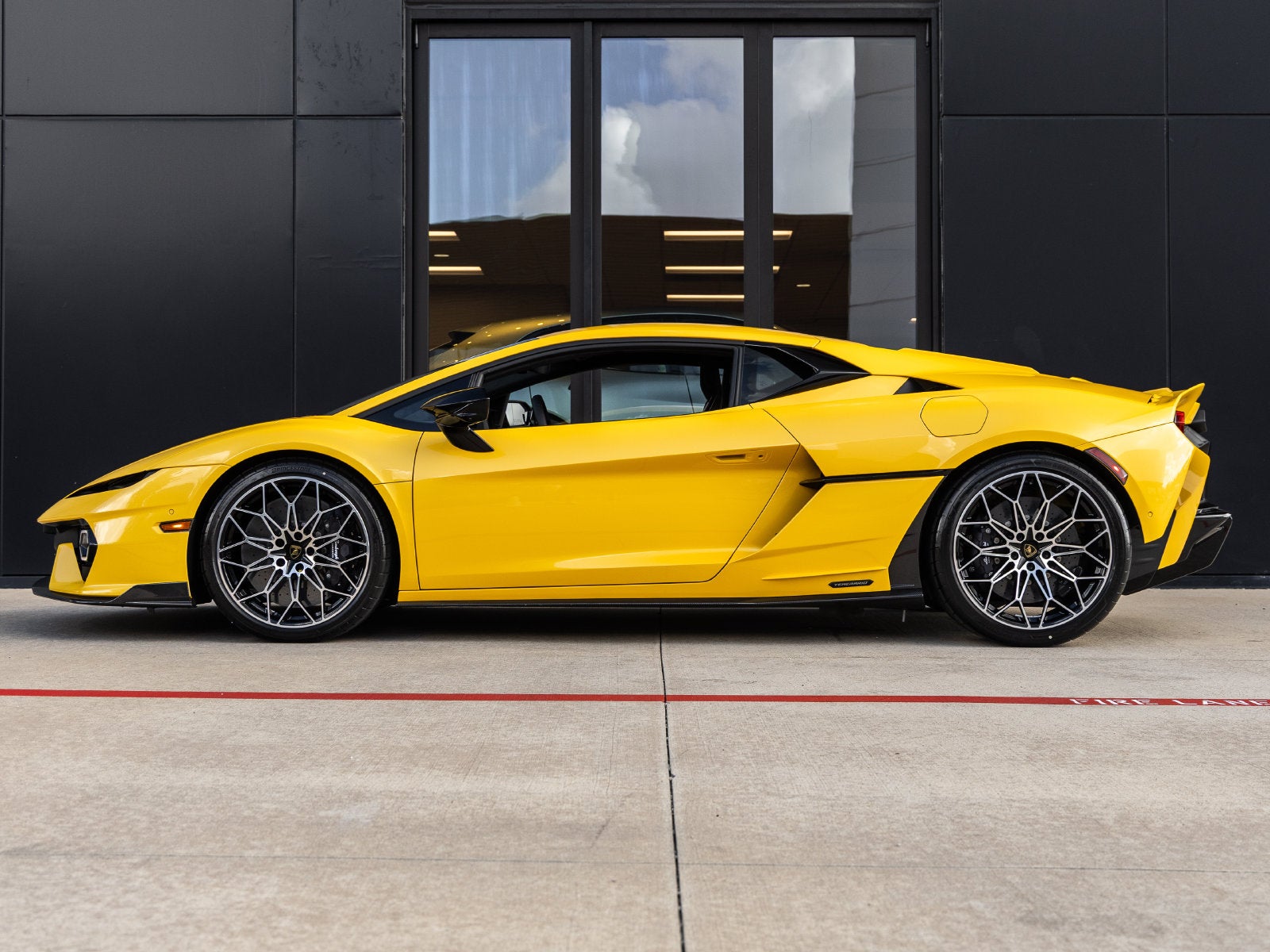2026 Lamborghini Temerario Base