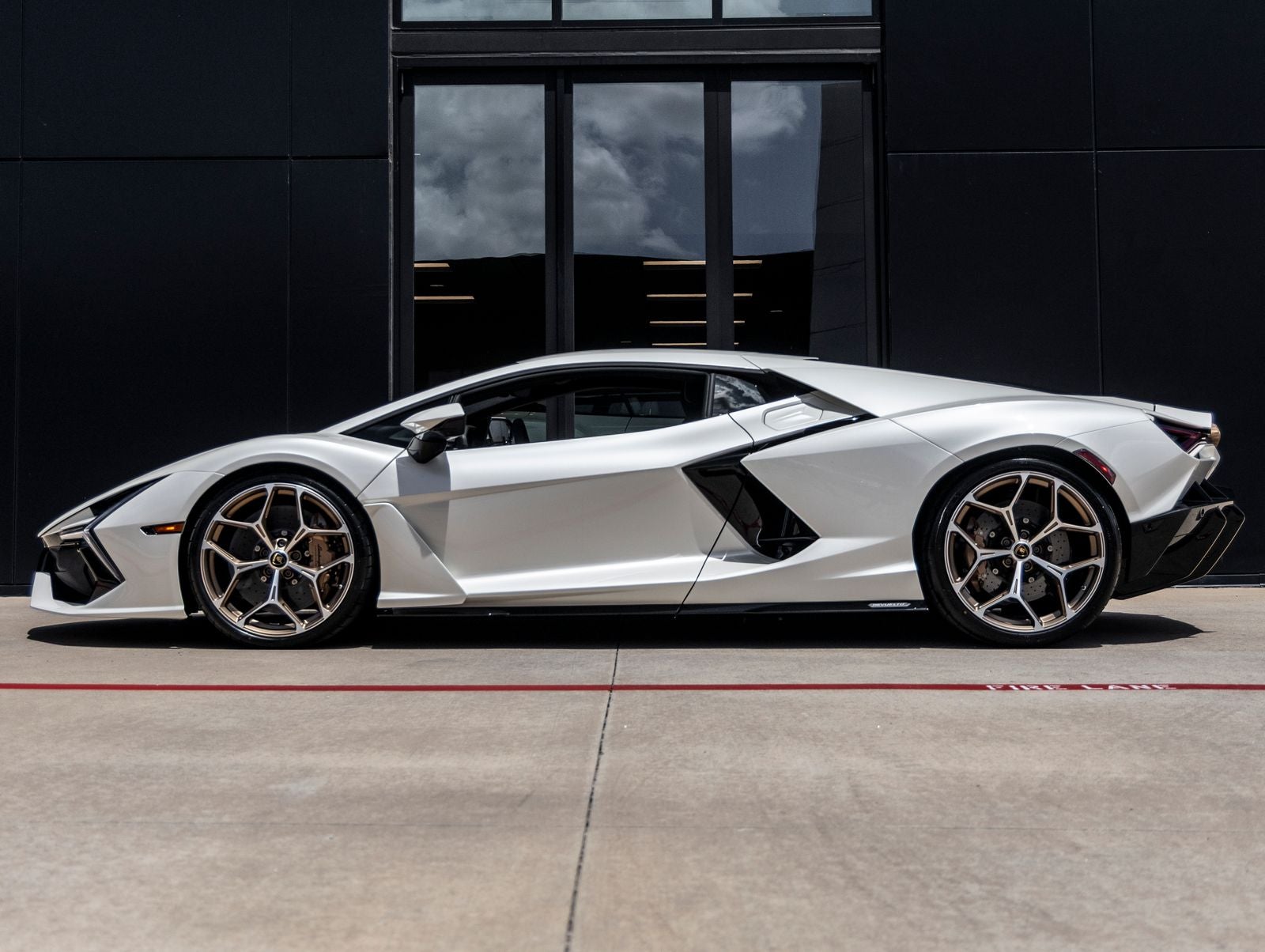 2026 Lamborghini Revuelto Base