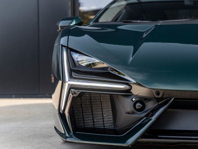 2025 Lamborghini Revuelto Base
