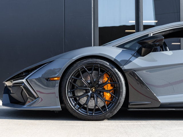2025 Lamborghini Revuelto Base