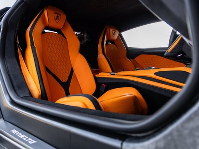 2025 Lamborghini Revuelto Base
