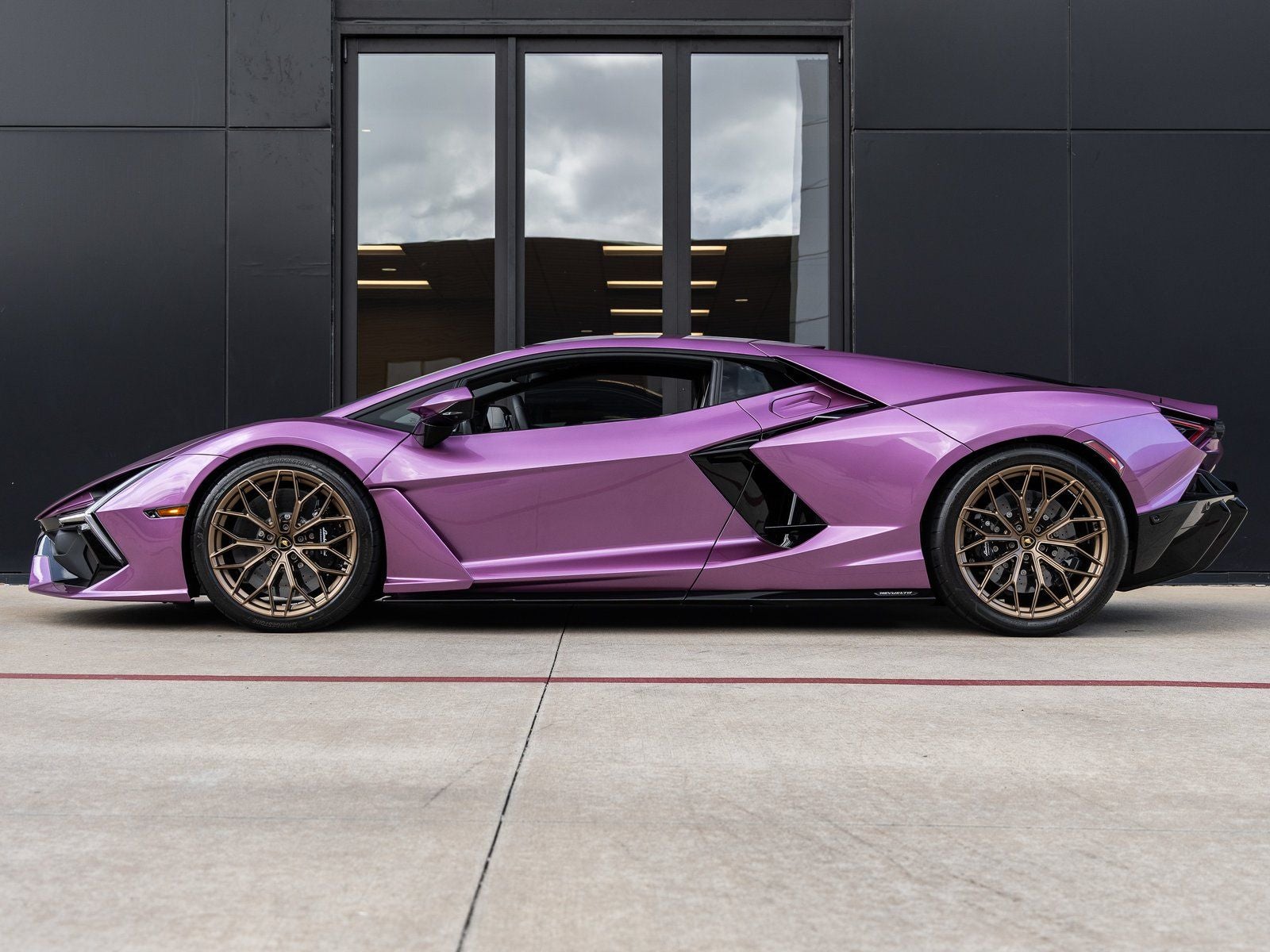 2025 Lamborghini Revuelto Base