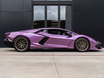 2025 Lamborghini Revuelto Base