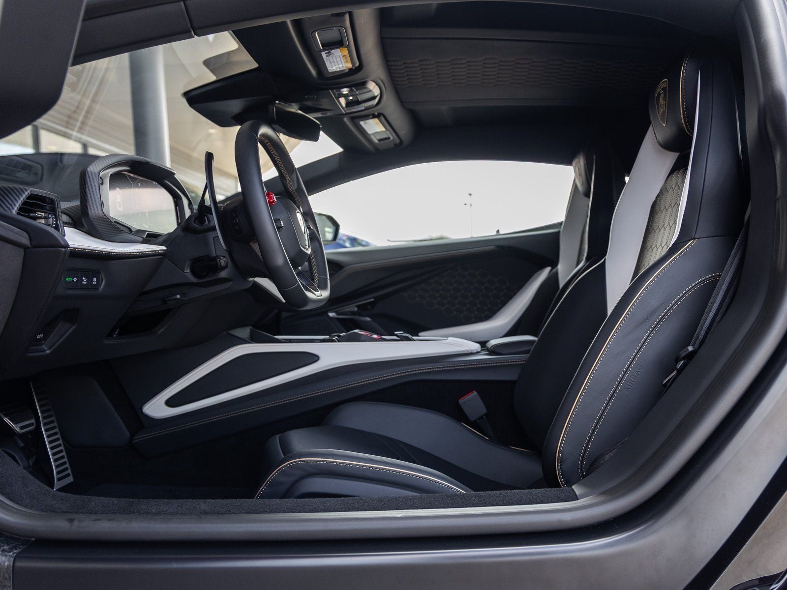 2025 Lamborghini Revuelto Base