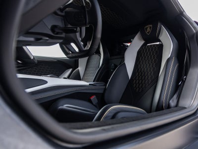 2025 Lamborghini Revuelto Base