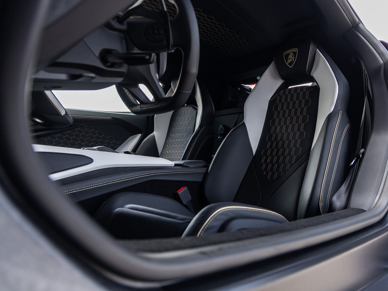 2025 Lamborghini Revuelto Base