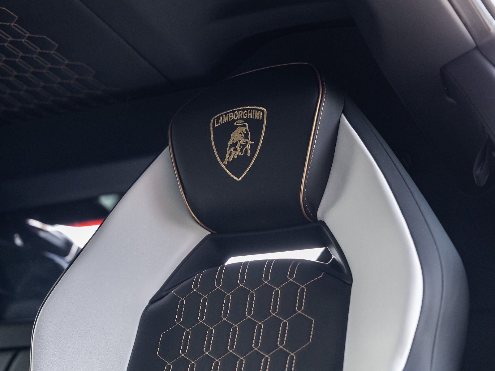 2025 Lamborghini Revuelto Base