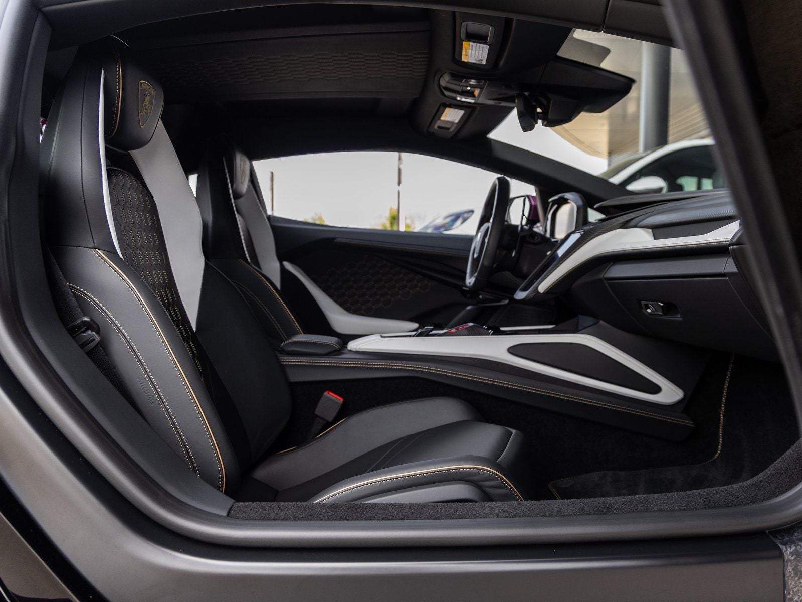 2025 Lamborghini Revuelto Base