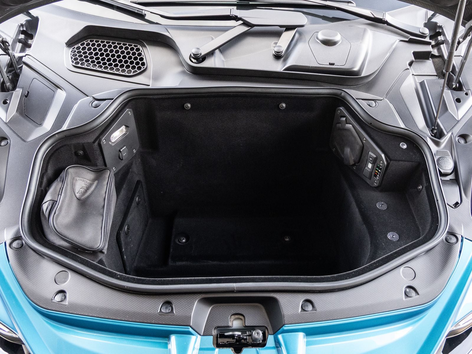 2025 Lamborghini Revuelto Base