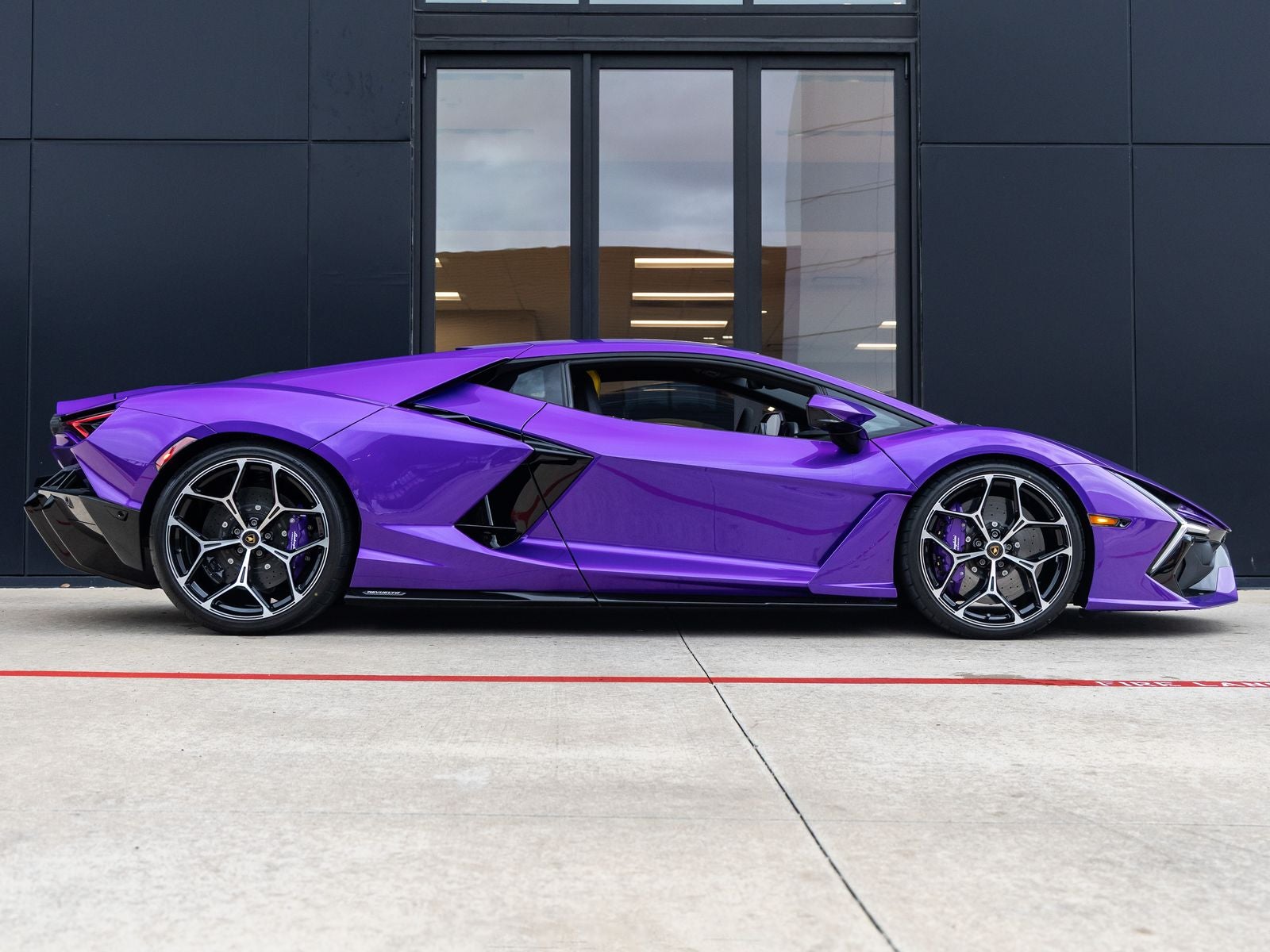 2025 Lamborghini Revuelto Base