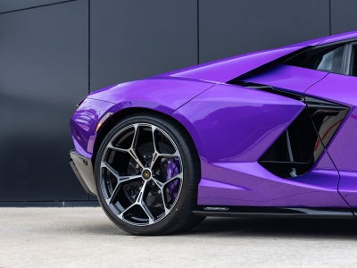 2025 Lamborghini Revuelto Base