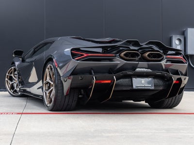 2026 Lamborghini Revuelto Base