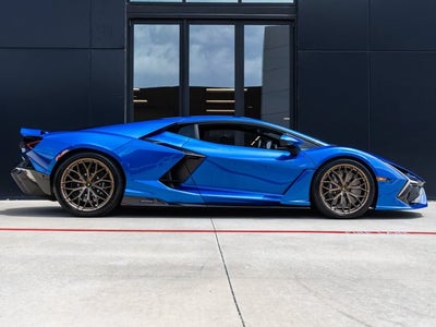 2025 Lamborghini Revuelto Base