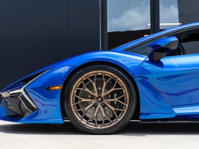 2025 Lamborghini Revuelto Base