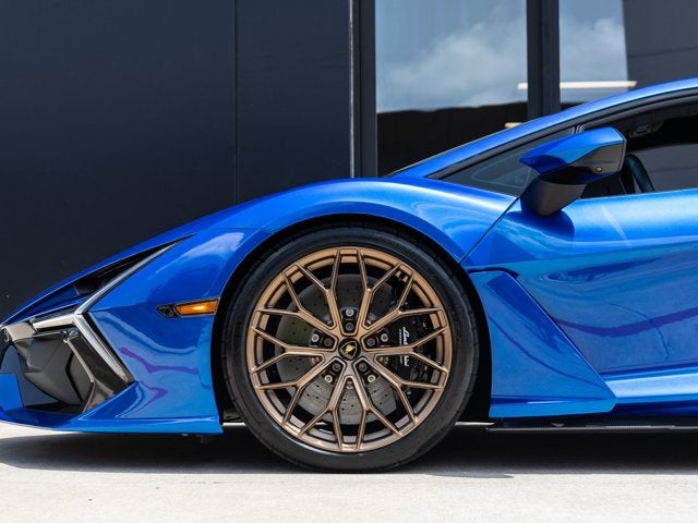 2025 Lamborghini Revuelto Base