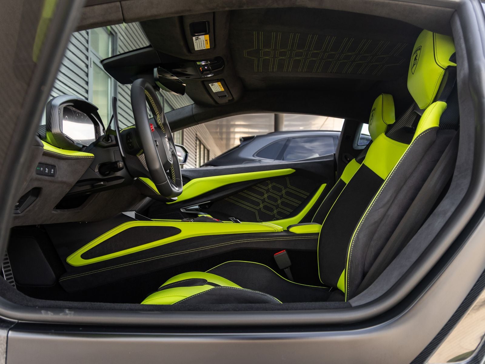 2025 Lamborghini Revuelto Base
