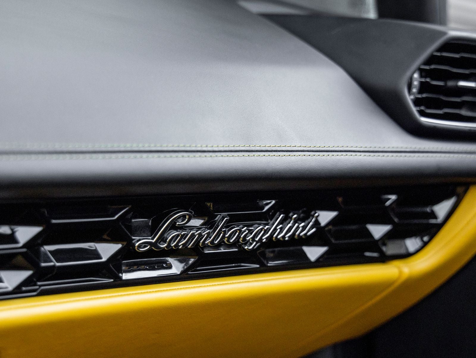 2020 Lamborghini Huracan EVO Base