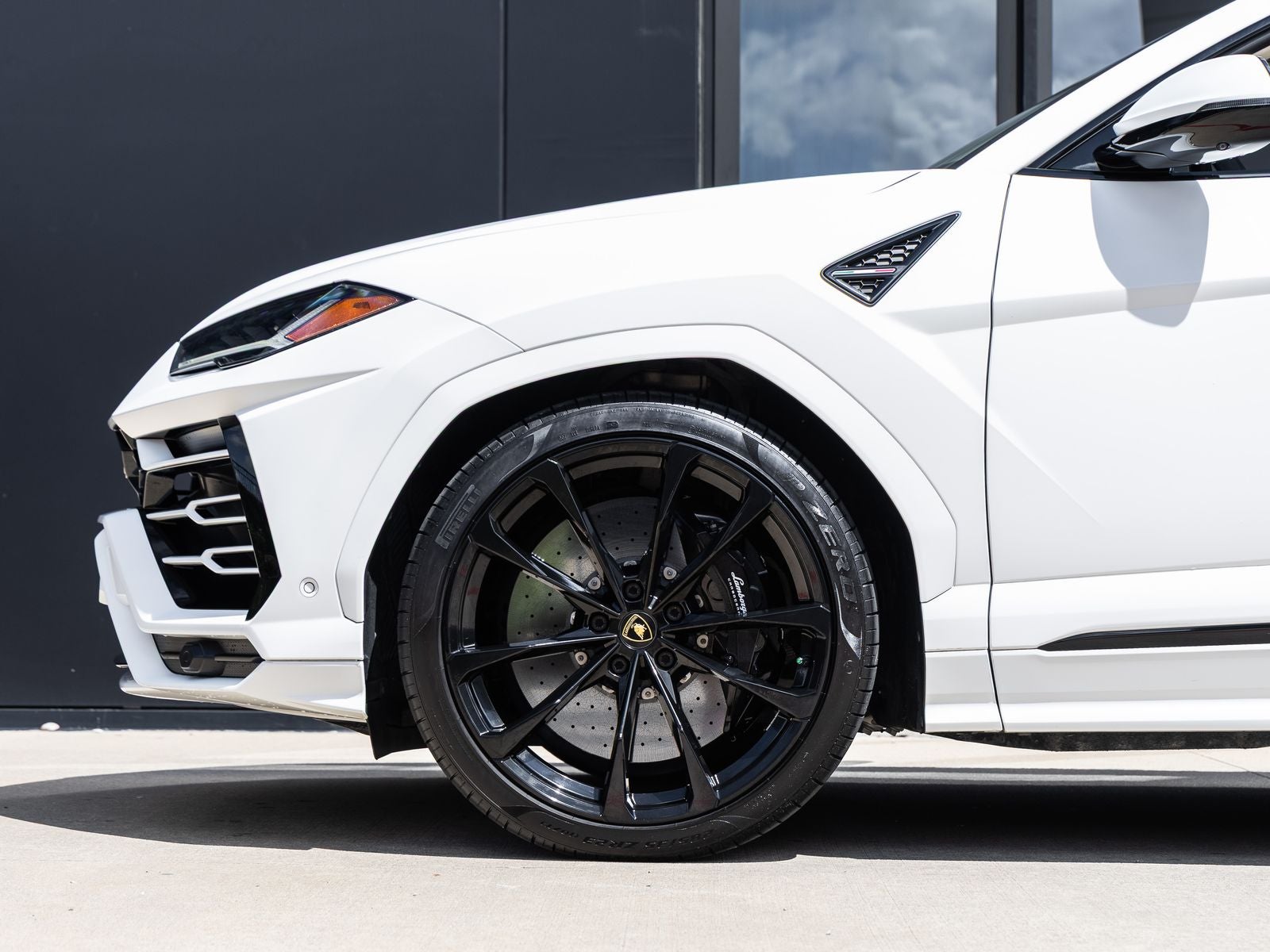 2022 Lamborghini Urus Base