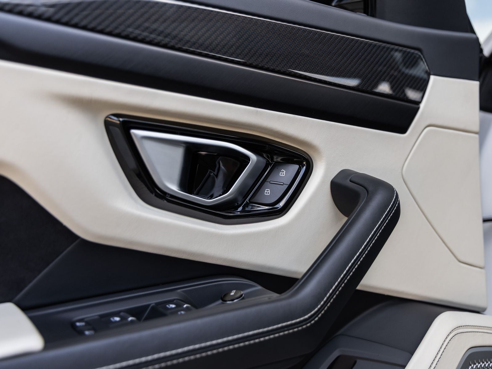 2022 Lamborghini Urus Base