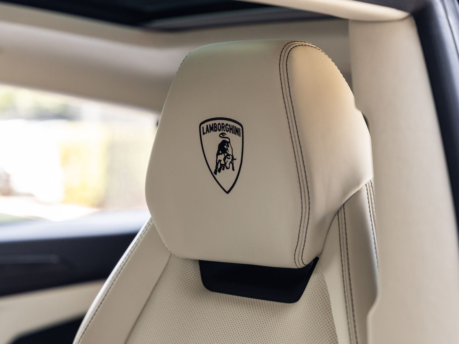 2022 Lamborghini Urus Base
