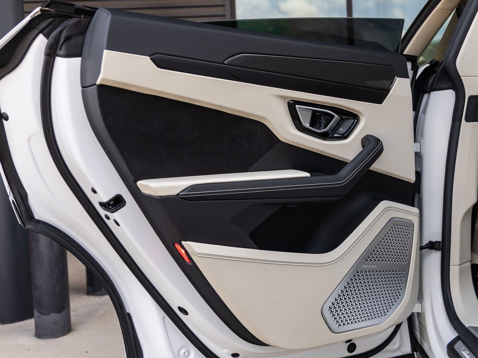 2022 Lamborghini Urus Base