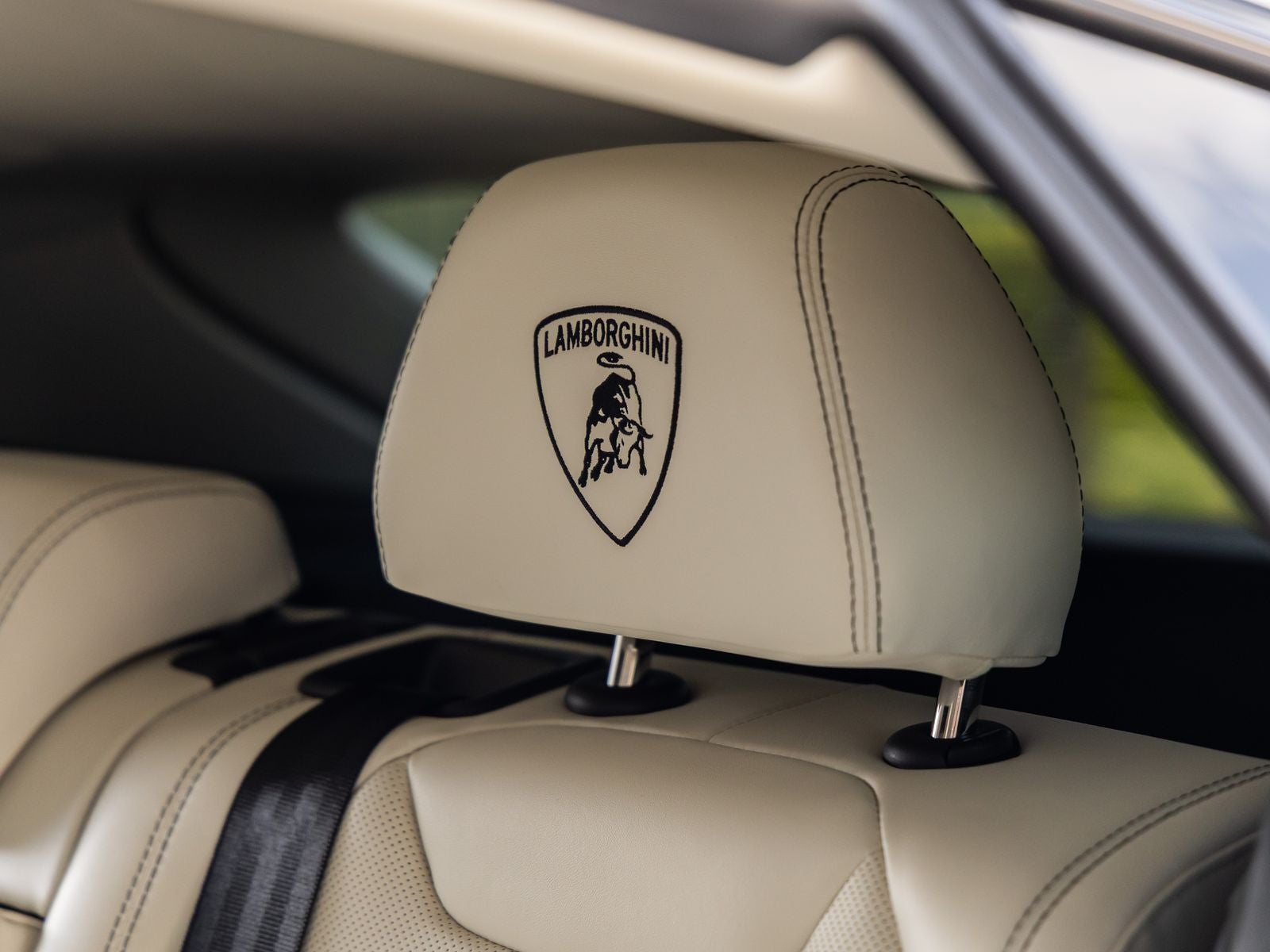 2022 Lamborghini Urus Base