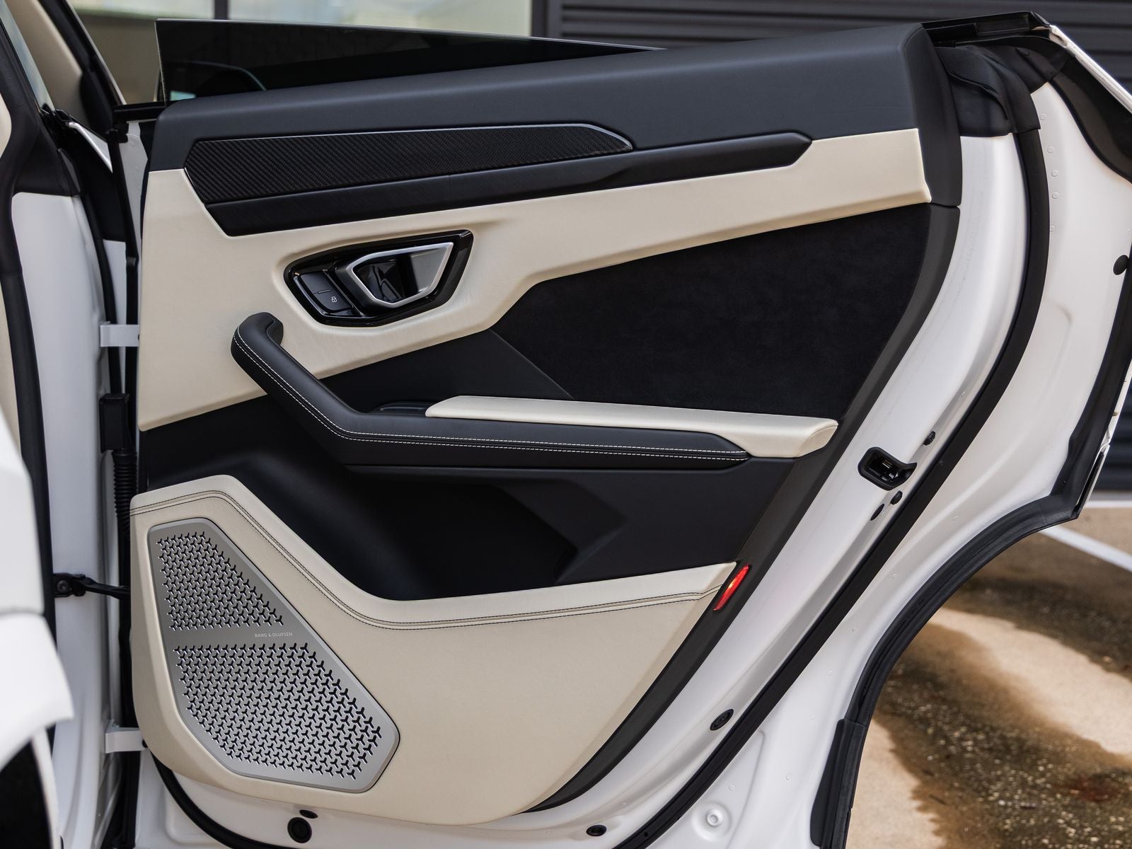 2022 Lamborghini Urus Base