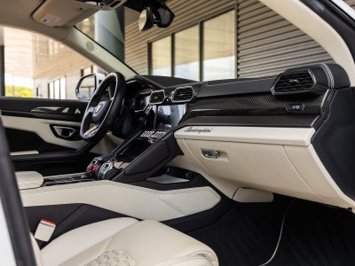 2022 Lamborghini Urus Base