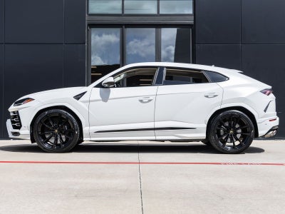 2022 Lamborghini Urus Base