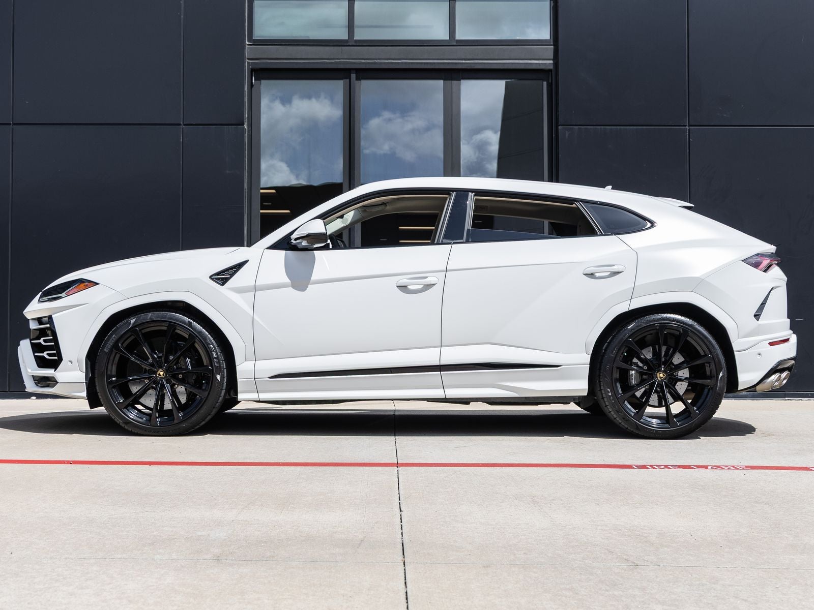 2022 Lamborghini Urus Base