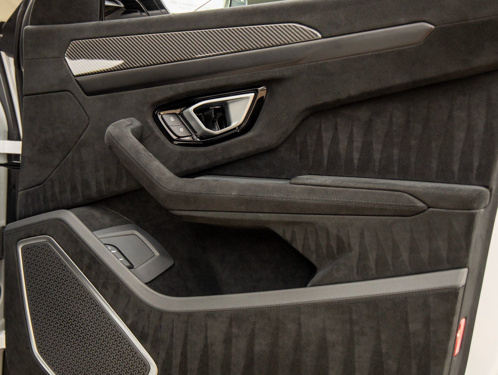 2024 Lamborghini Urus Performante