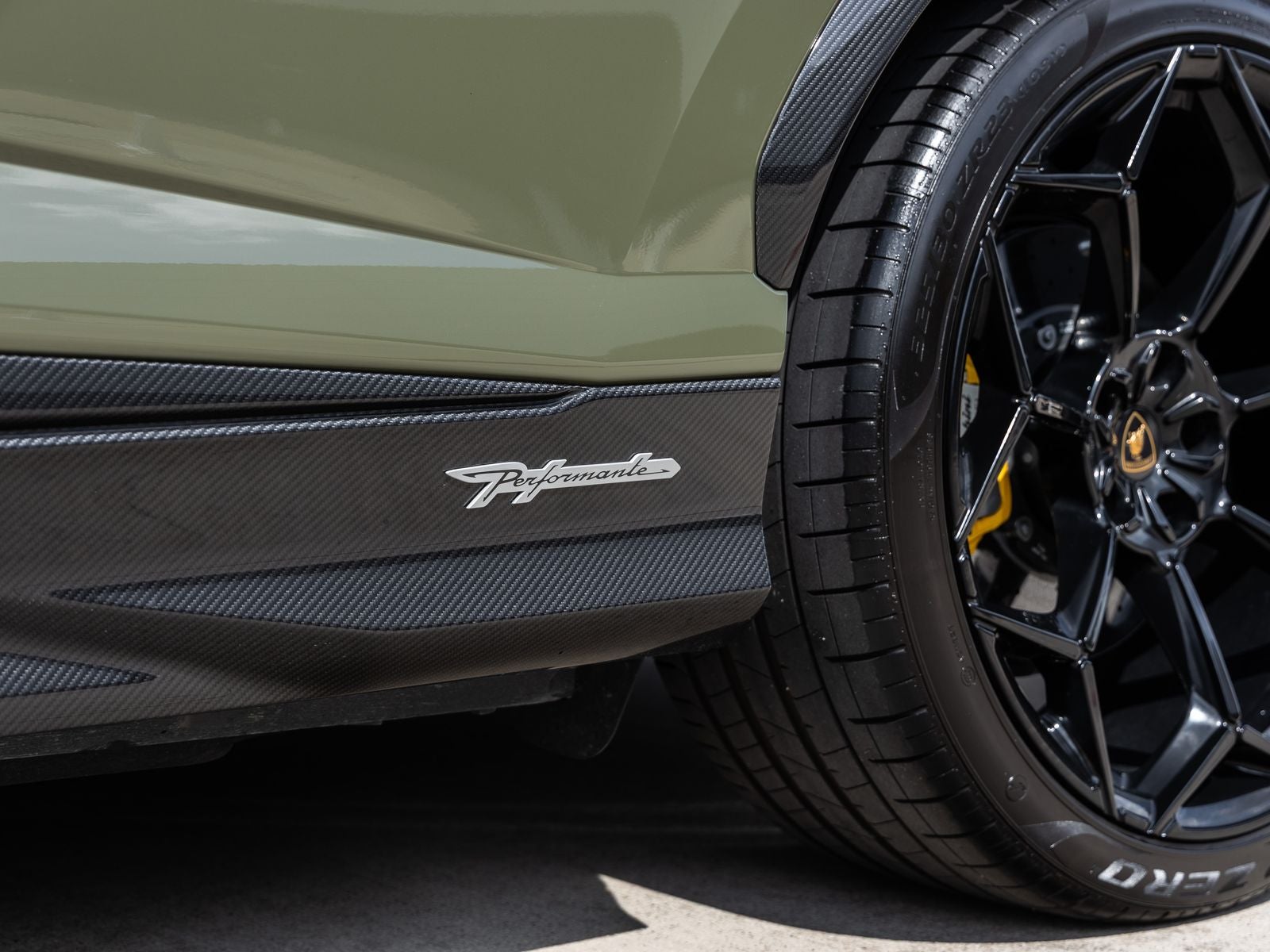 2024 Lamborghini Urus Performante