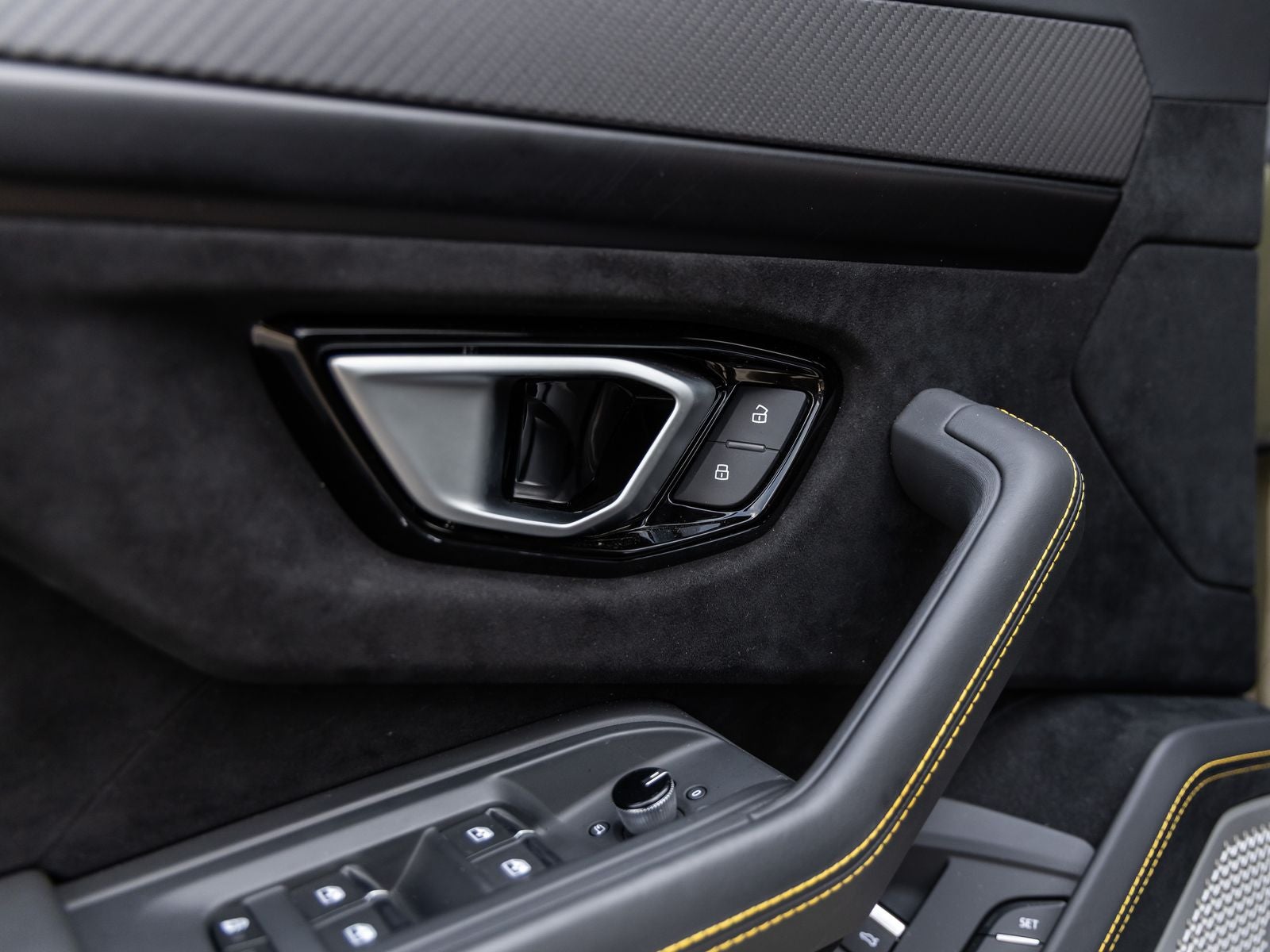 2024 Lamborghini Urus Performante