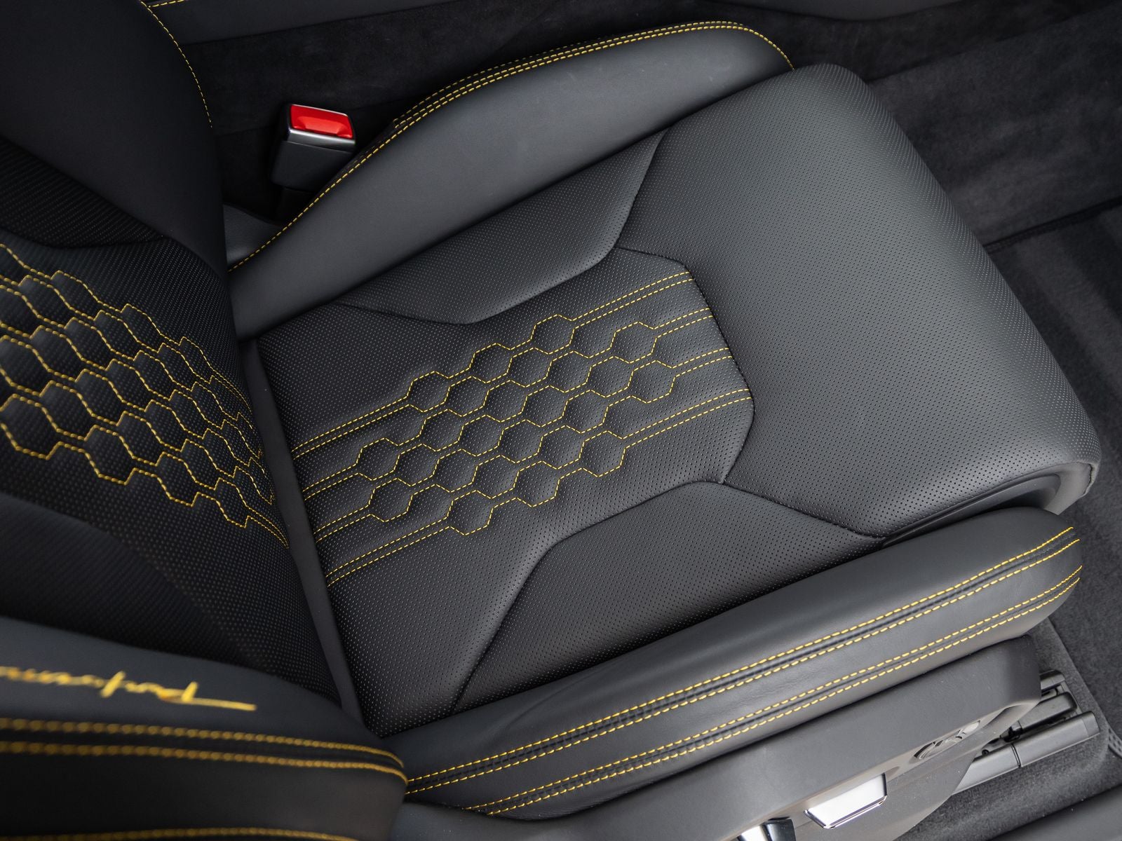 2024 Lamborghini Urus Performante