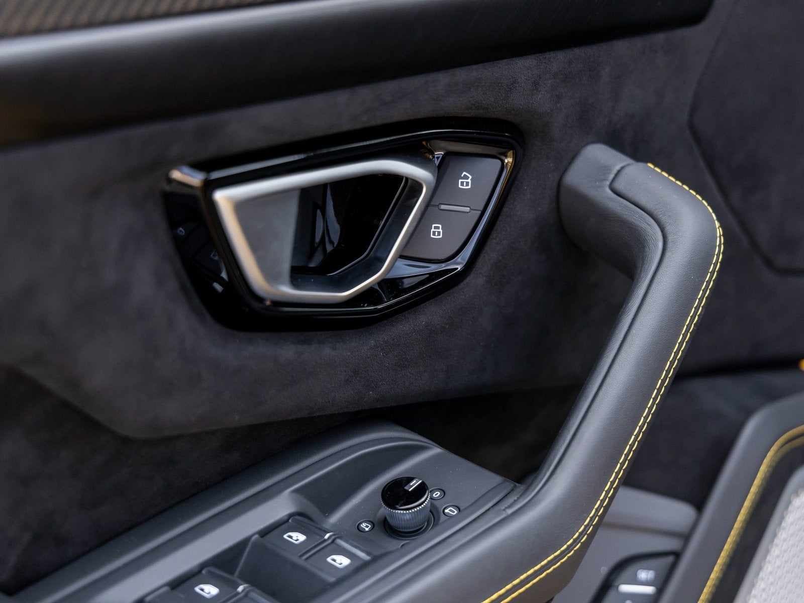 2024 Lamborghini Urus Performante