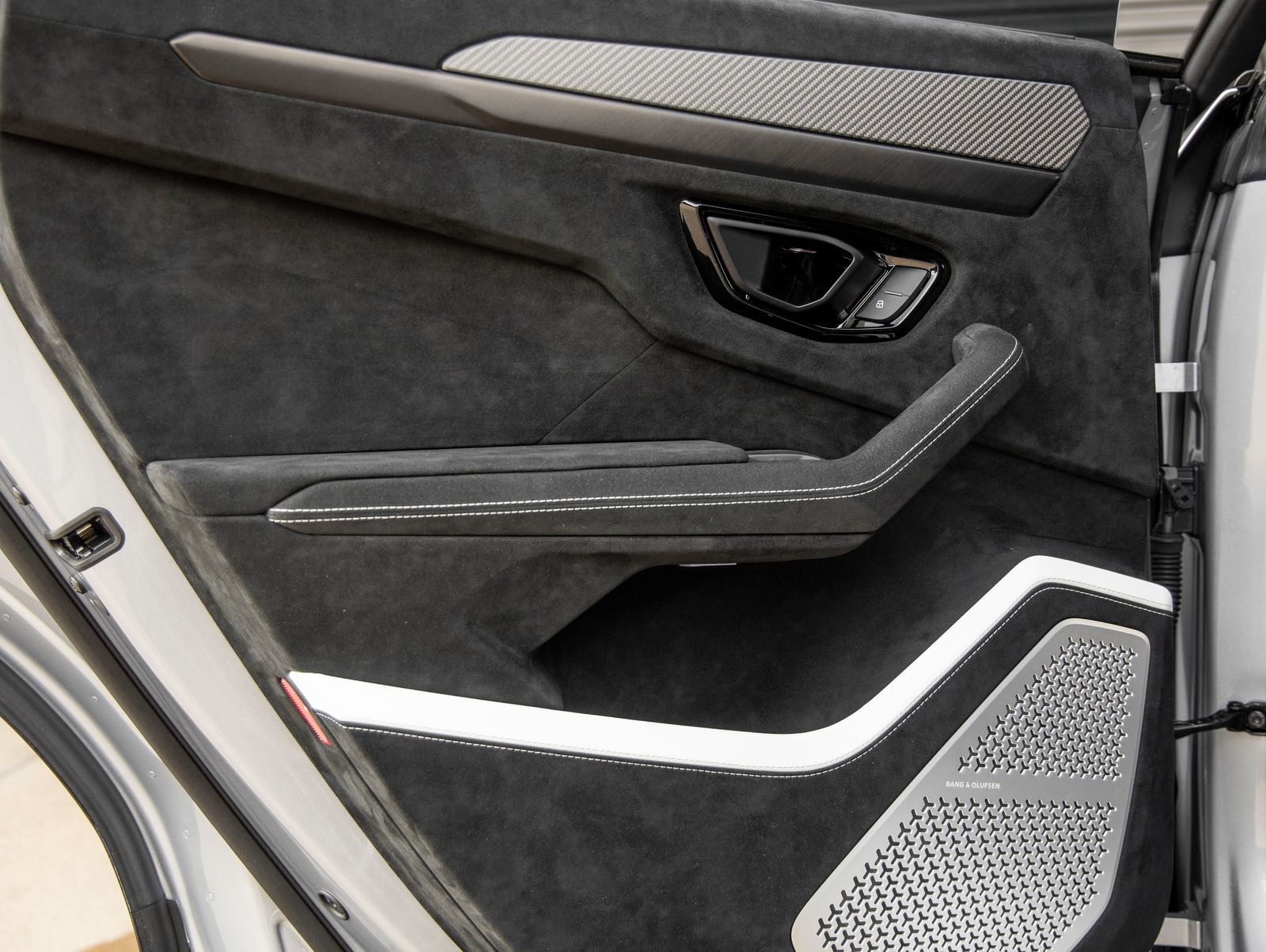 2024 Lamborghini Urus Performante