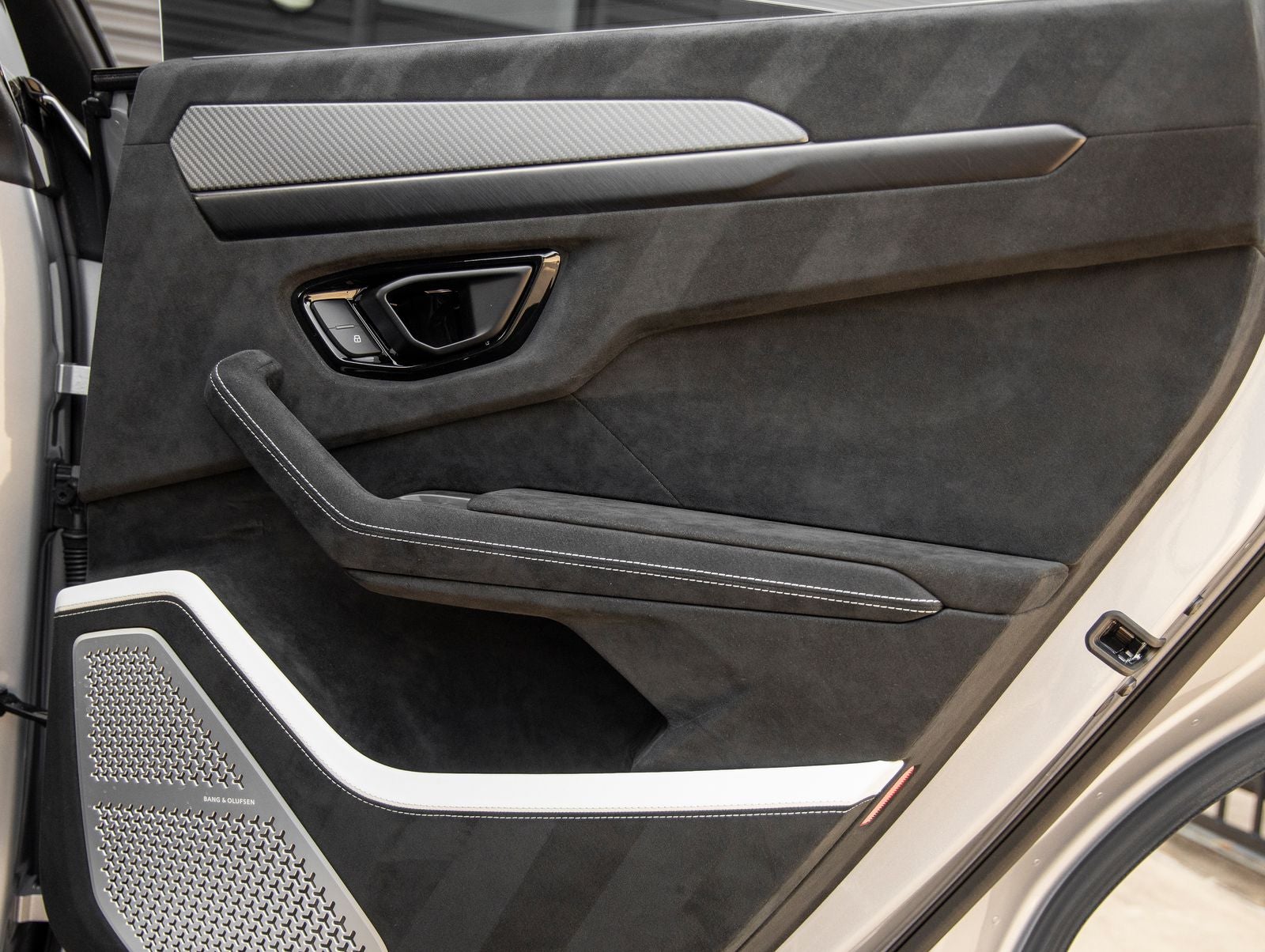 2024 Lamborghini Urus Performante